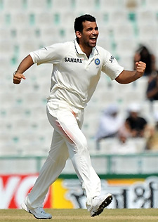 Zaheer among wickets as Mumbai on verge of outright win